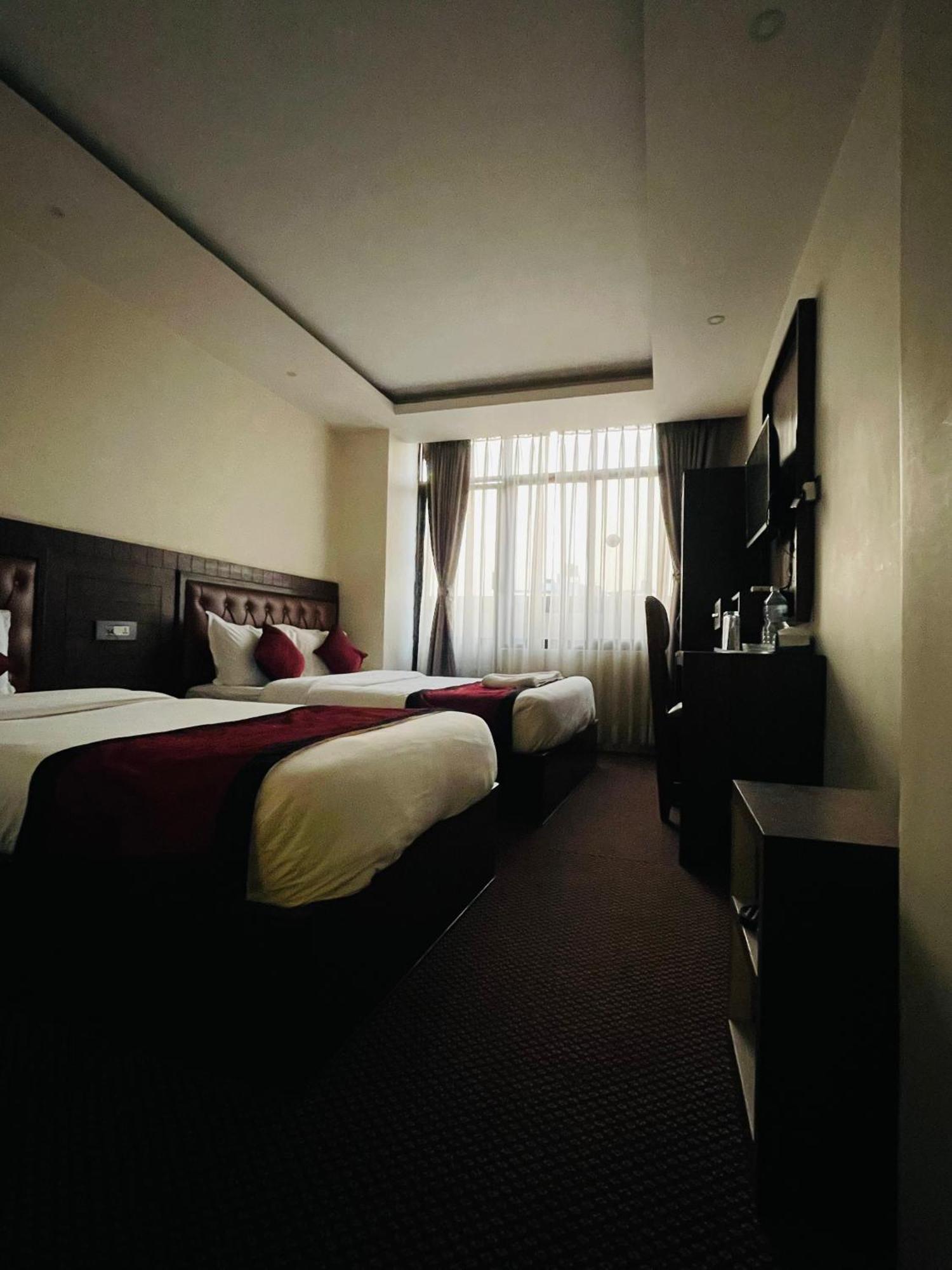 Hotel De Universal Kathmandu Bagian luar foto