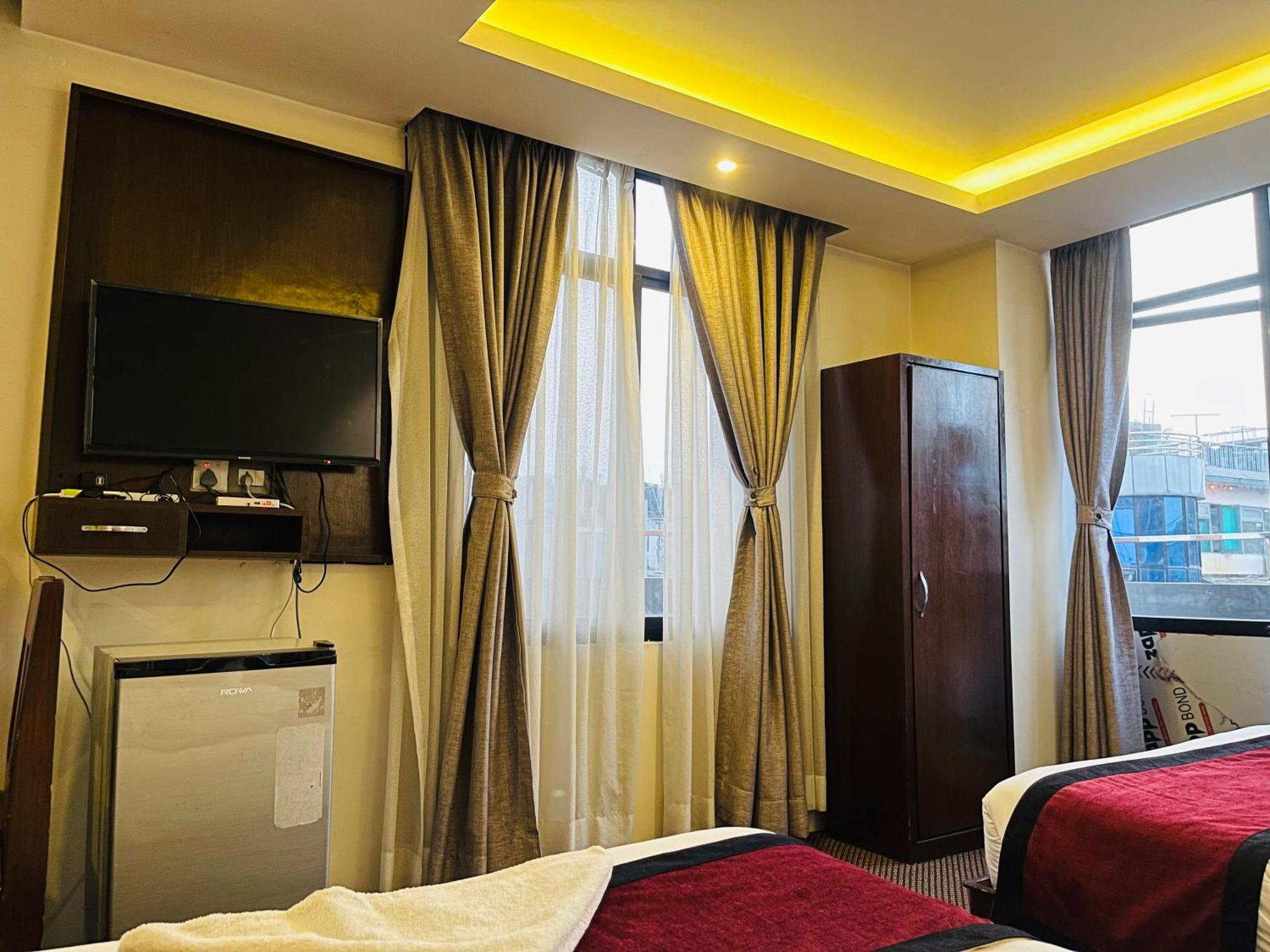 Hotel De Universal Kathmandu Bagian luar foto