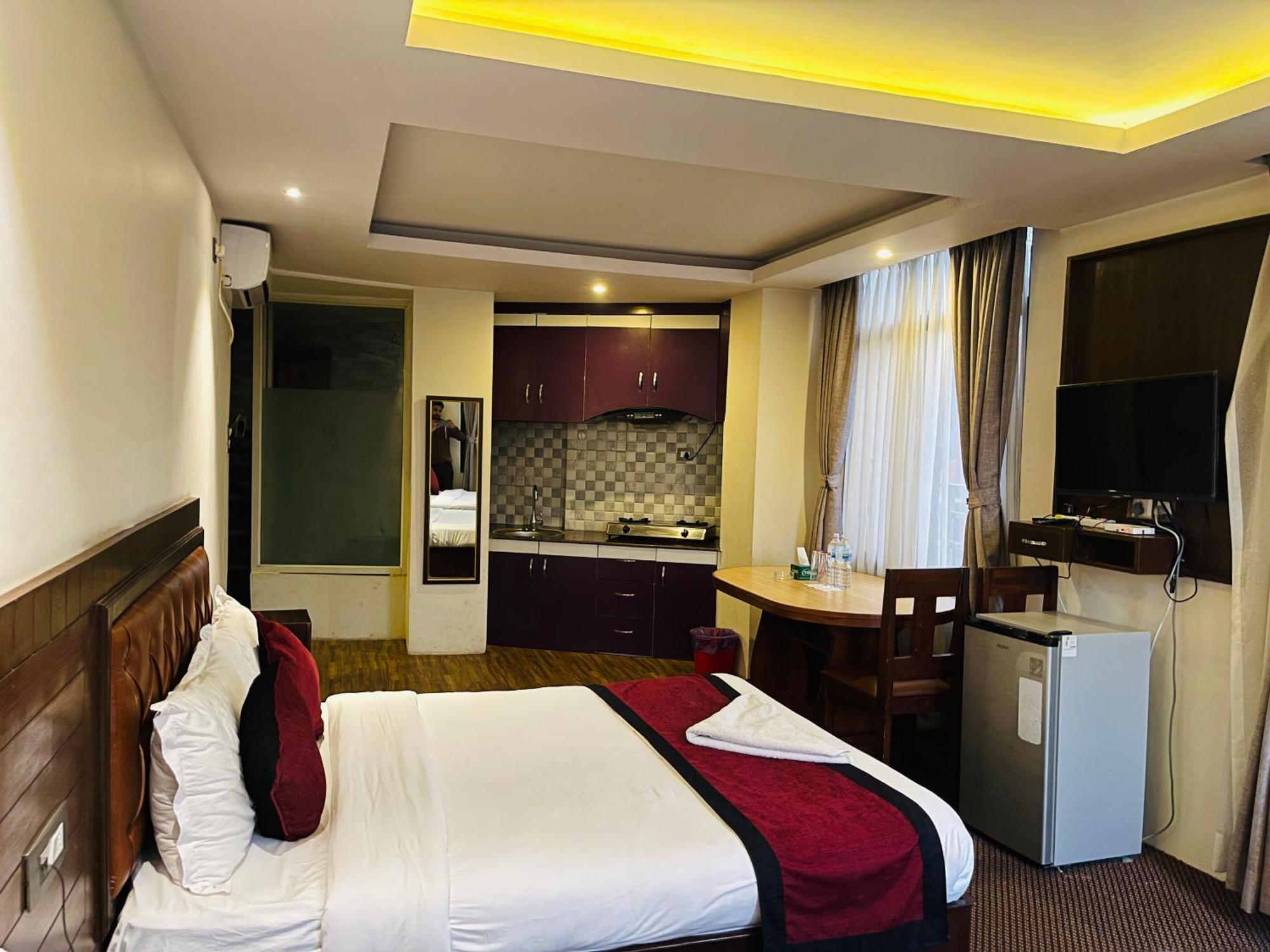Hotel De Universal Kathmandu Bagian luar foto
