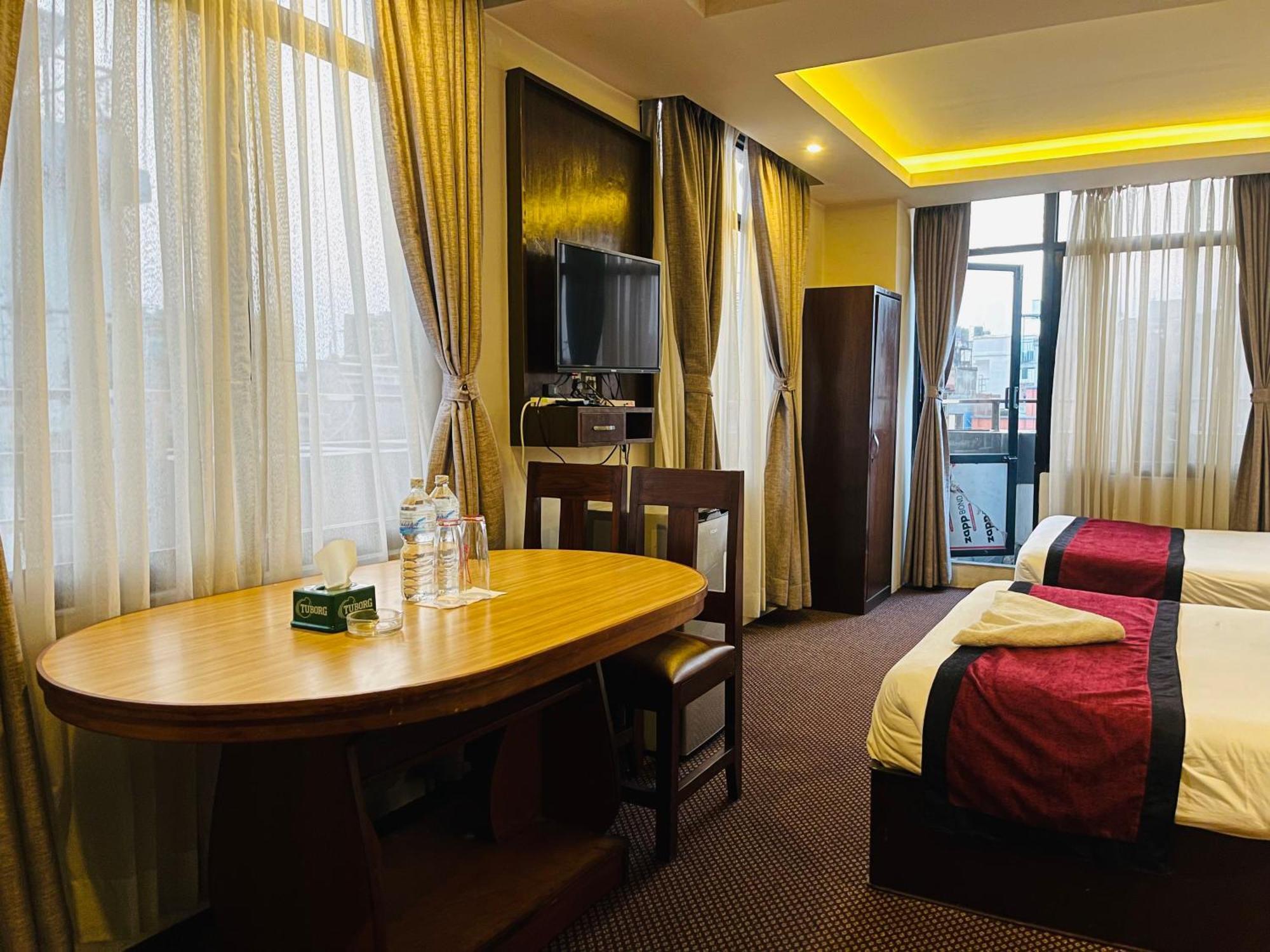 Hotel De Universal Kathmandu Bagian luar foto