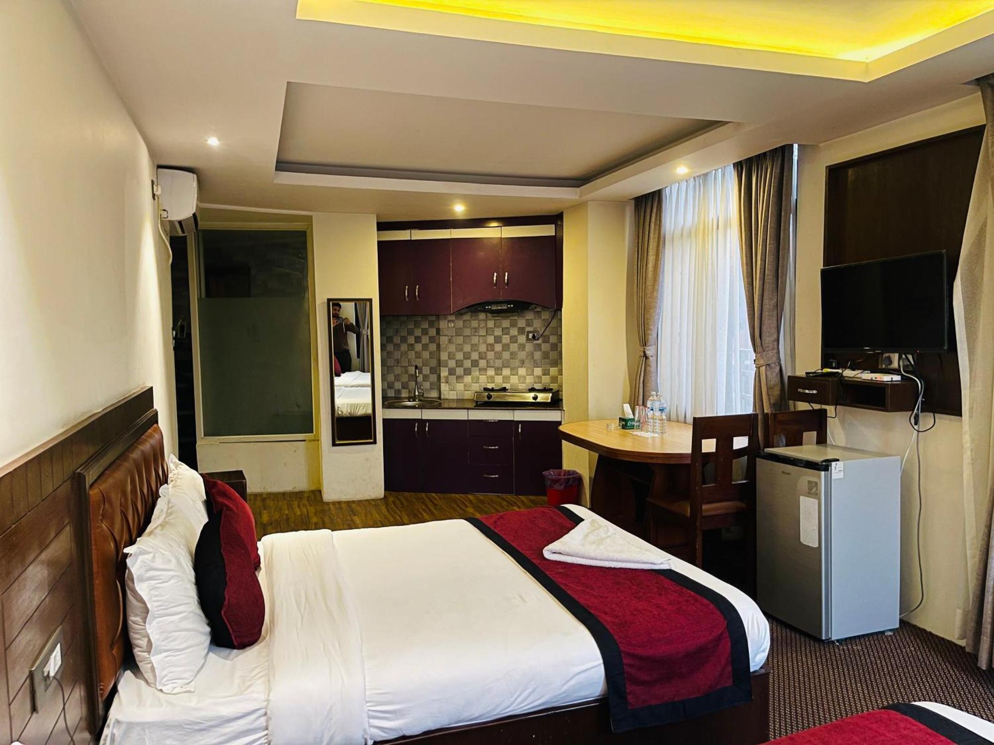 Hotel De Universal Kathmandu Bagian luar foto