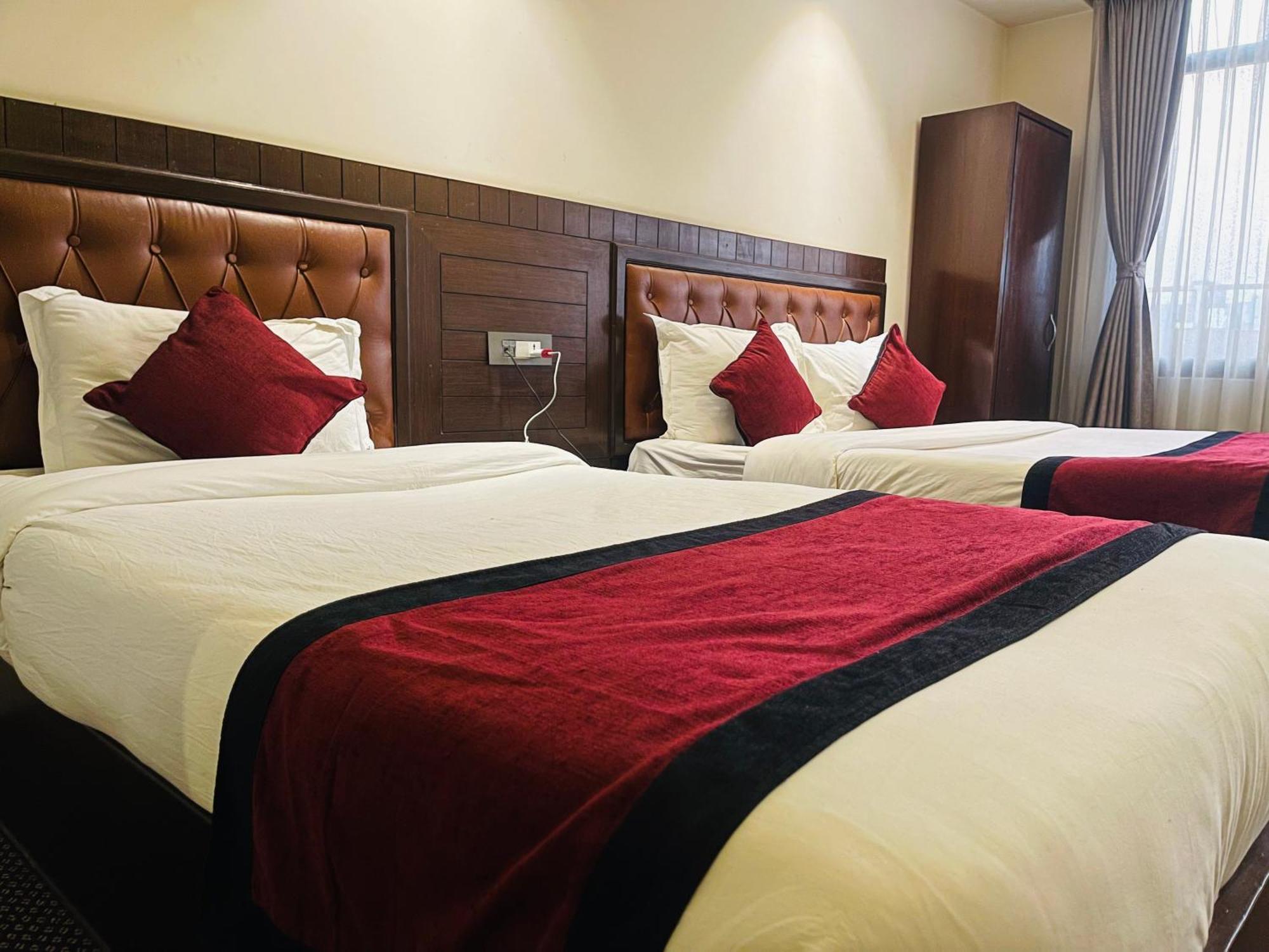 Hotel De Universal Kathmandu Bagian luar foto