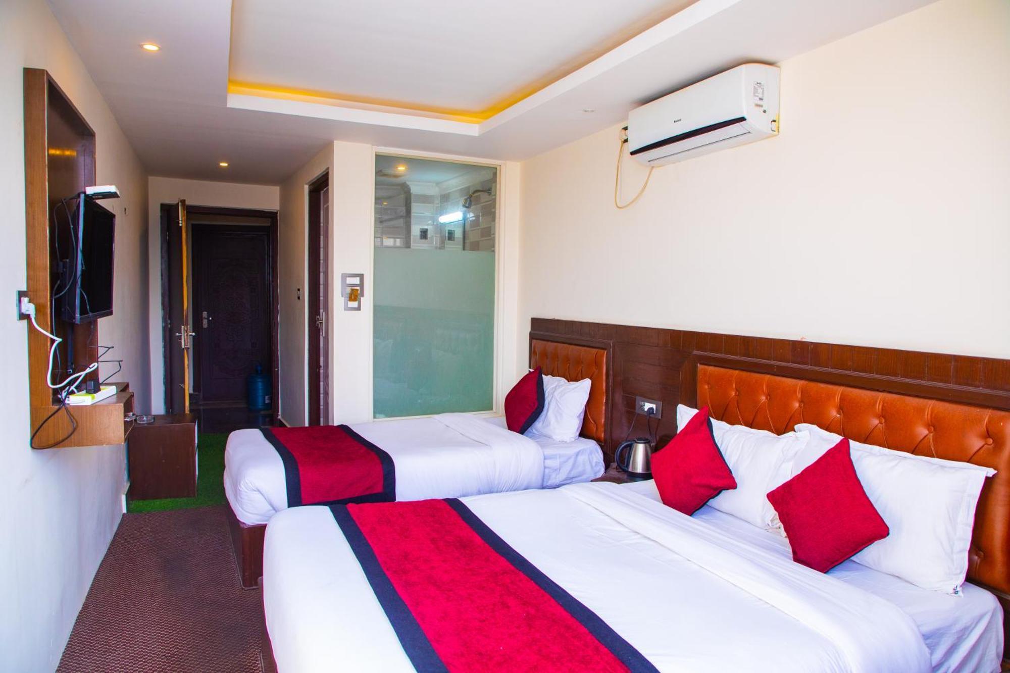 Hotel De Universal Kathmandu Bagian luar foto