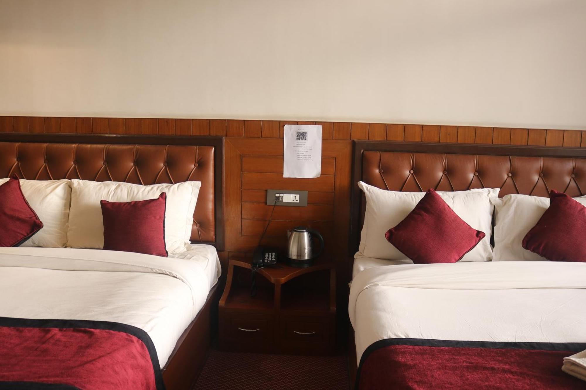 Hotel De Universal Kathmandu Bagian luar foto
